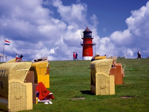 Produktbild: CALVENDO Puzzle Leuchturm am Strand, B&uuml;sum | 1000 Teile Lege-Gr&ouml;&szlig;e 64x48cm Foto-Puzzle f&uuml;r gl&uuml;ckliche Stunden