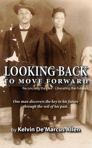 Produktbild: Looking Back to Move Forward