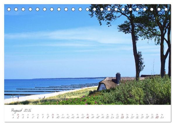 Produktbild: Seeb&auml;der an der Ostseek&uuml;ste - Mod&auml;ne Villen, bunte Strandk&ouml;rbe, Ostseebrise, Sand und Meer (Tischkalender 2026 DIN A5 quer), CALVENDO Monatskalender