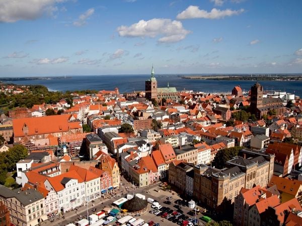 Produktbild: CALVENDO Puzzle Hansestadt Stralsund | 1000 Teile Lege-Gr&ouml;&szlig;e 64x48cm Foto-Puzzle f&uuml;r gl&uuml;ckliche Stunden