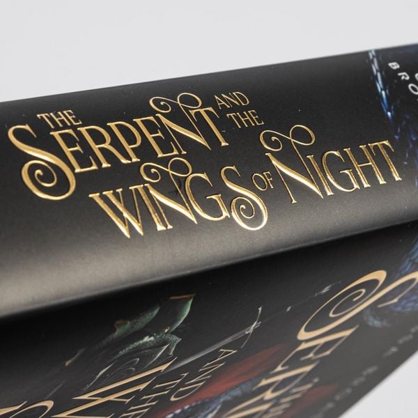 Produktbild: The Serpent and the Wings of Night (Crowns of Nyaxia 1)