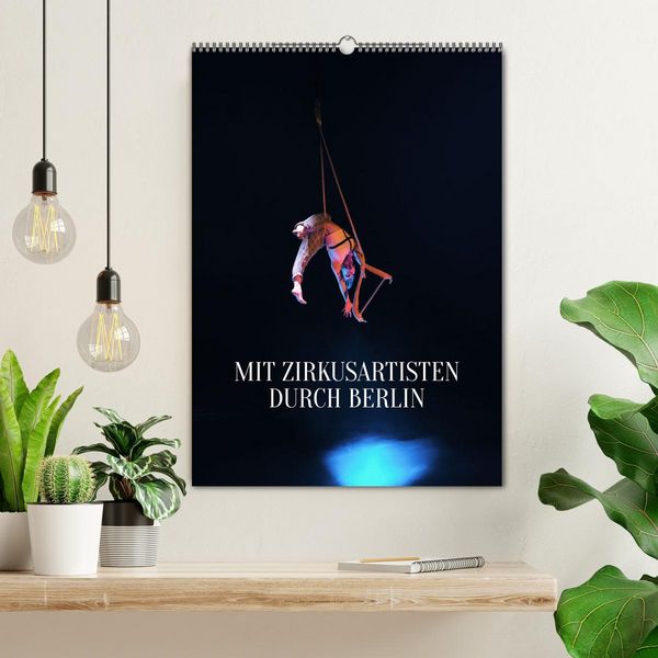 Produktbild: Mit Zirkusartisten durch Berlin (Wandkalender 2026 DIN A2 hoch), CALVENDO Monatskalender
