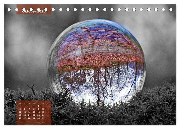 Produktbild: Die bunte Welt in der Kugel - neue Blickwinkel (Tischkalender 2026 DIN A5 quer), CALVENDO Monatskalender