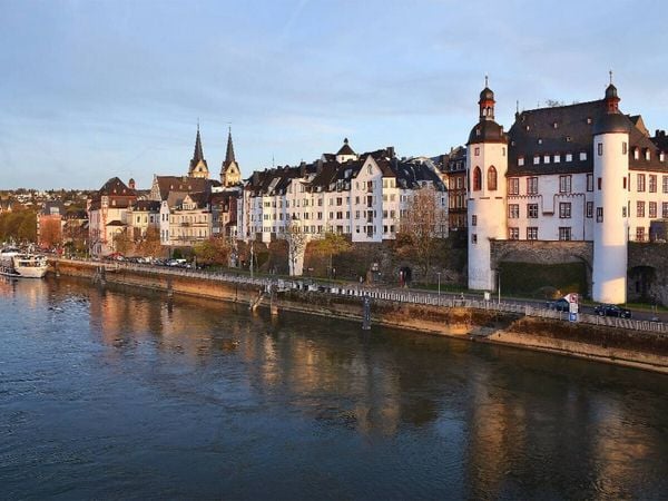Produktbild: CALVENDO Puzzle Koblenz - Das Altstadtufer im warmen Abendlicht. | 1000 Teile Lege-Gr&ouml;&szlig;e 64x48cm Foto-Puzzle f&uuml;r gl&uuml;ckliche Stunden