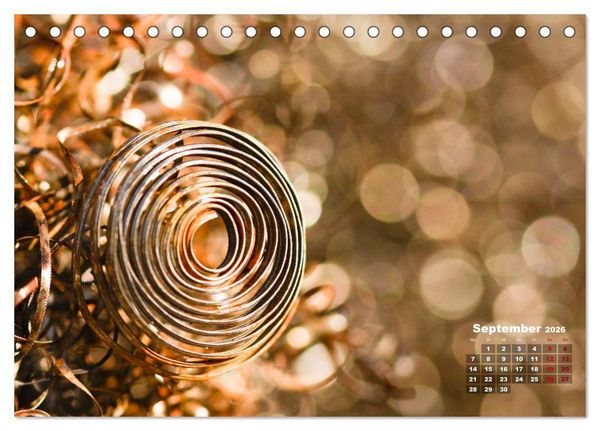 Produktbild: Metall - Schrott kunstvoll in Szene gesetzt (Tischkalender 2026 DIN A5 quer), CALVENDO Monatskalender