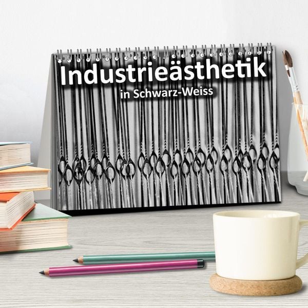 Produktbild: Industrie&auml;sthetik in Schwarz-Weiss (Tischkalender 2026 DIN A5 quer), CALVENDO Monatskalender