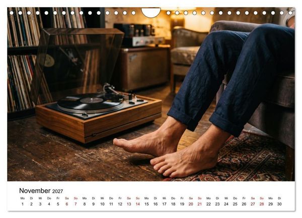 Produktbild: Unten Ohne - Barfu&szlig; durchs Jahr (Wandkalender 2027 DIN A4 quer), CALVENDO Monatskalender