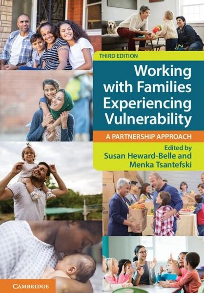 Produktbild: Working with Families Experiencing Vulnerability