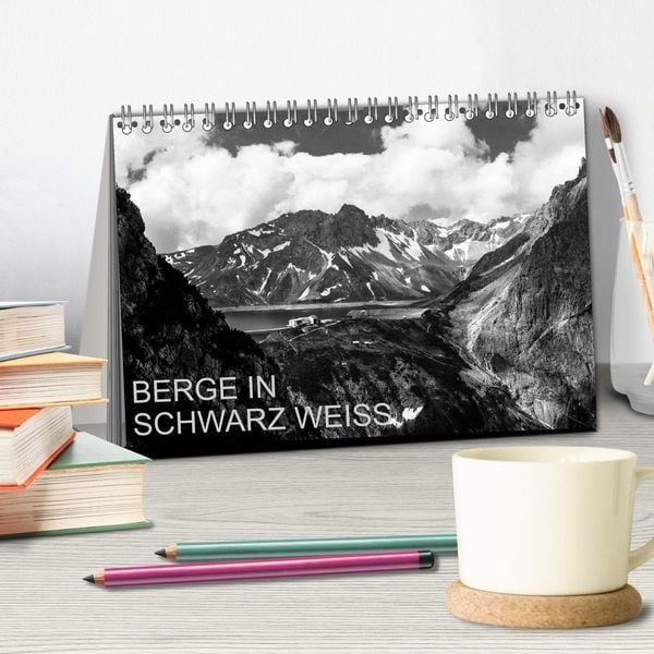 Produktbild: BERGE IN SCHWARZ WEISS (Tischkalender 2026 DIN A5 quer), CALVENDO Monatskalender