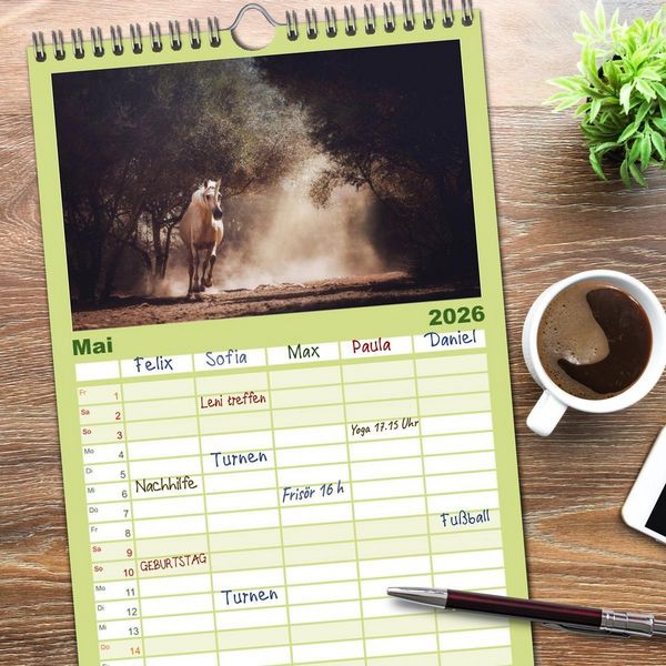 Produktbild: Familienplaner 2026 - Die Faszinierende Welt der Pferde mit 5 Spalten (Wandkalender, 21 x 45 cm) CALVENDO