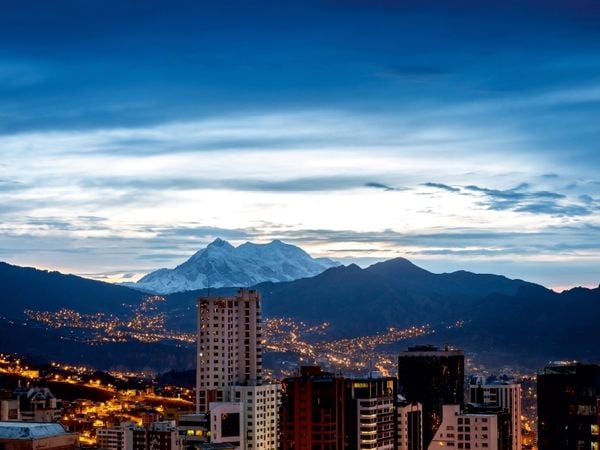 Produktbild: CALVENDO Puzzle illimani bei Morgend&auml;mmerung 1000 Teile Puzzle quer | 1000 Teile Lege-Gr&ouml;&szlig;e 64 &times; 48 cm Foto-Puzzle f&uuml;r gl&uuml;ckliche Stunden