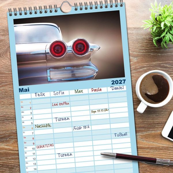 Produktbild: Familienplaner 2027 - US Klassiker Farbenfrohe Heckansichten mit 5 Spalten (Wandkalender, 21 x 45 cm) CALVENDO