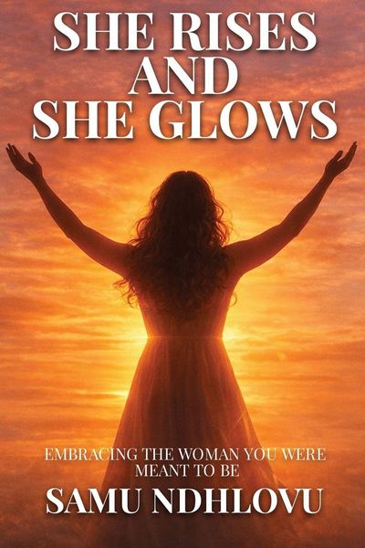 Produktbild: She Rises and She Glows