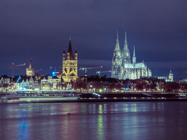 Produktbild: CALVENDO Puzzle K&ouml;ln bei Nacht | 1000 Teile Lege-Gr&ouml;&szlig;e 64x48cm Foto-Puzzle f&uuml;r gl&uuml;ckliche Stunden