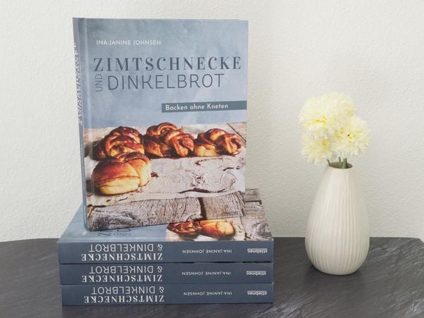 Produktbild: Zimtschnecke und Dinkelbrot