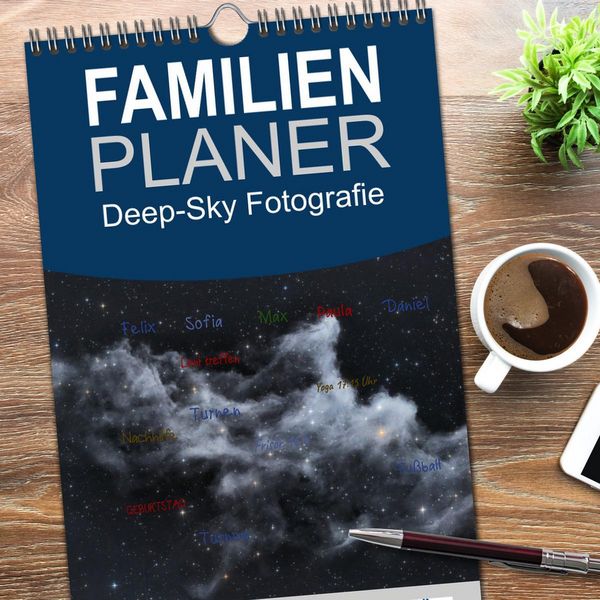 Produktbild: Familienplaner 2026 - Deep-Sky Fotografie mit 5 Spalten (Wandkalender, 21 x 45 cm) CALVENDO