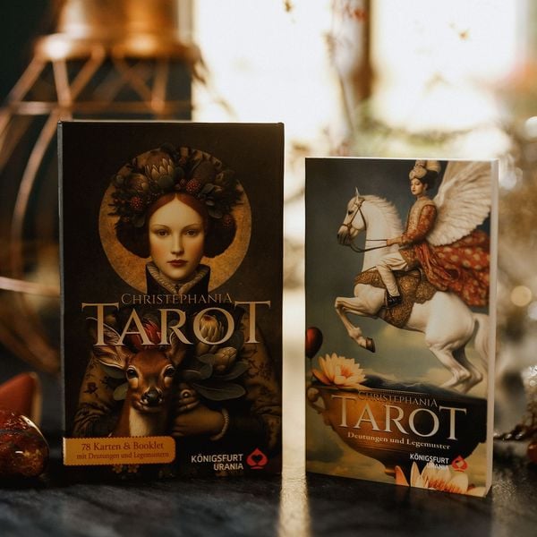 Produktbild: Christephania Tarot - 78 farbige Tarotkarten und ein 176-seitiges Booklet mit Deutungen und Legungen (nostalgisches, hochwertiges Tarotdeck)