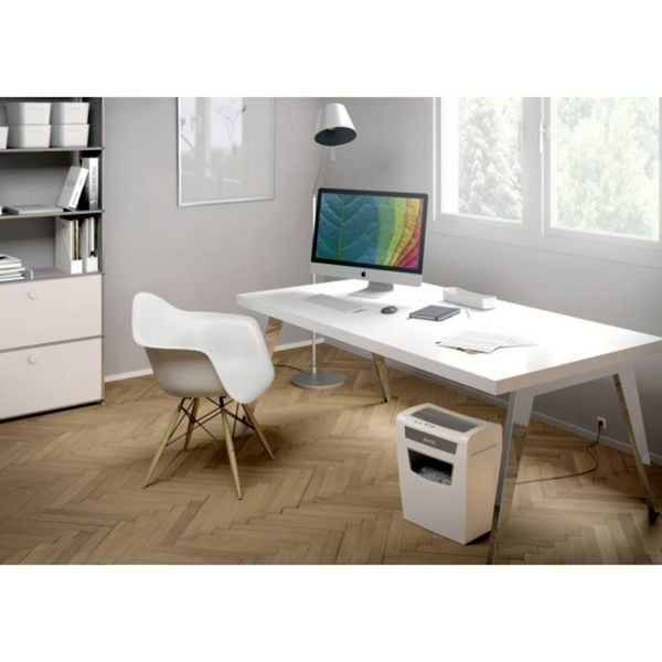 Produktbild: LEITZ&reg; Aktenvernichter IQ Home Office, Partikelschnitt 4 x 28 mm