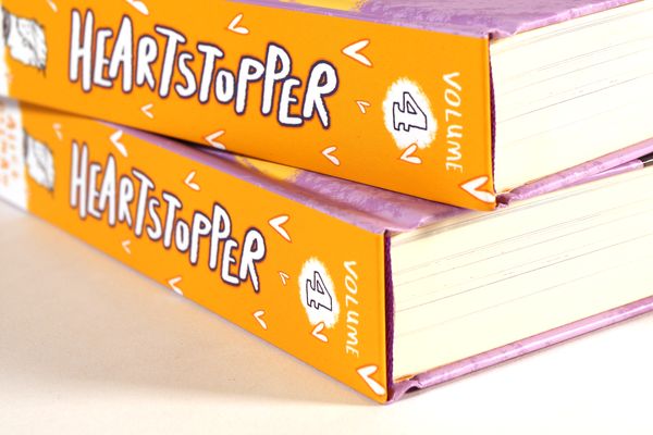 Produktbild: Heartstopper Volume 4 (deutsche Hardcover-Ausgabe)
