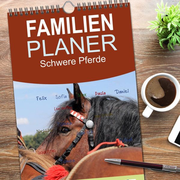 Produktbild: Familienplaner 2026 - Schwere Pferde mit 5 Spalten (Wandkalender, 21 x 45 cm) CALVENDO