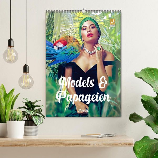 Produktbild: Models und Papageien - Artwork (Wandkalender 2026 DIN A2 hoch), CALVENDO Monatskalender