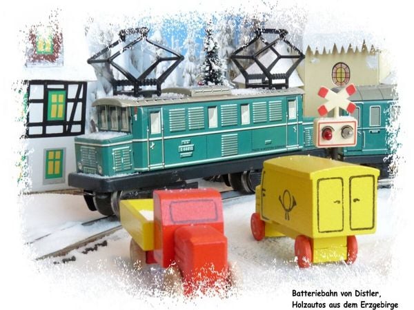 Produktbild: CALVENDO Puzzle Distler Batteriebahn und Holzautos aus dem Erzgebirge | 1000 Teile Lege-Gr&ouml;&szlig;e 64x48cm Foto-Puzzle f&uuml;r gl&uuml;ckliche Stunden
