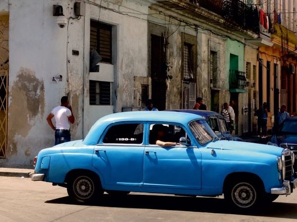 Produktbild: CALVENDO Puzzle Der Oldtimer Mercedes 180 in Havanna | 1000 Teile Lege-Gr&ouml;&szlig;e 64x48cm Foto-Puzzle f&uuml;r gl&uuml;ckliche Stunden