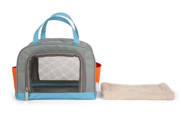 Produktbild: Katze mit Tasche und Pflege-Set