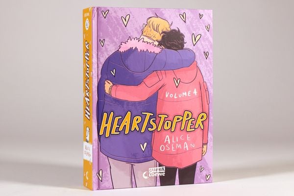 Produktbild: Heartstopper Volume 4 (deutsche Hardcover-Ausgabe)
