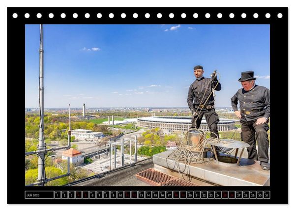 Produktbild: Schornsteinfeger &uuml;ber Berlin - Die Gl&uuml;cksbringer auf den D&auml;chern der Hauptstadt (Tischkalender 2026 DIN A5 quer), CALVENDO Monatskalender