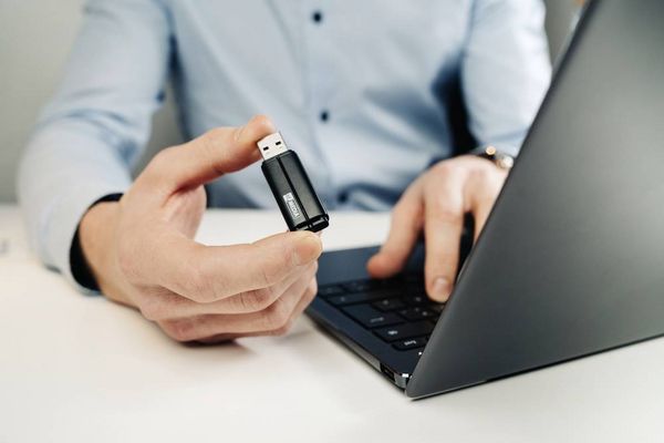 Produktbild: MyMEDIA My USB 2.0 Drive 32GB USB-Stick 32GB Schwarz 69262 USB-A (USB 2.0)