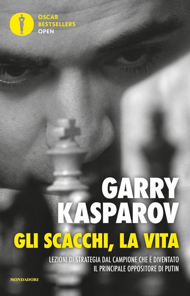Produktbild: Gli scacchi, la vita. Lezione di strategia dal campione che &egrave; diventato il principale oppositore di Putin