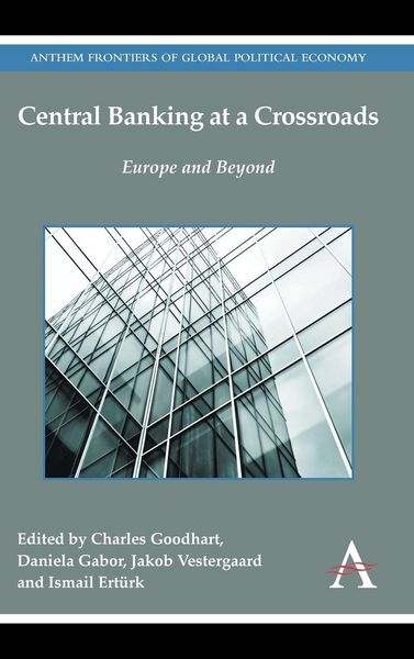Produktbild: Central Banking at a Crossroads