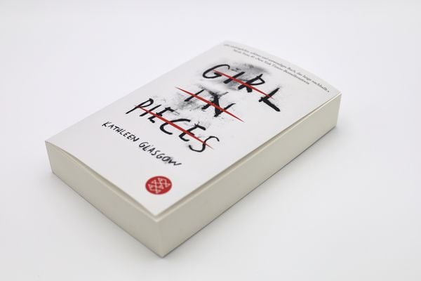 Produktbild: Girl in Pieces