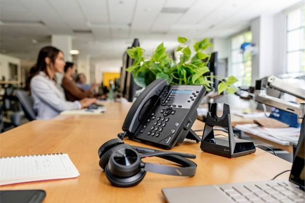 Produktbild: HP Poly Voyager 4320 USB-A Headset +BT700 Dongle On Ear Headset Bluetooth&reg; Stereo Schwarz Lautst&auml;rkeregelung, Mikrofon-Stummschaltung Computer