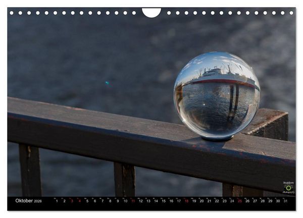 Produktbild: Glaskugel, Die Welt ist eine Kugel (Wandkalender 2026 DIN A4 quer), CALVENDO Monatskalender