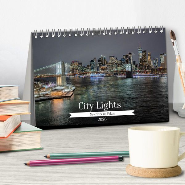 Produktbild: City Lights &ndash; New York im Fokus (Tischkalender 2026 DIN A5 quer), CALVENDO Monatskalender