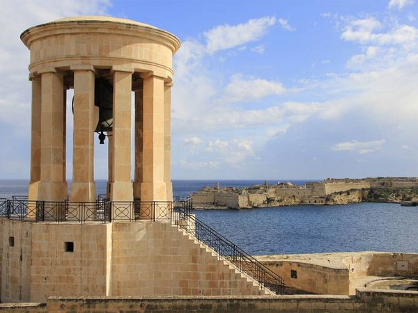 Produktbild: CALVENDO Puzzle Siege Bell War Memorial, Valletta | 1000 Teile Lege-Gr&ouml;&szlig;e 64x48cm Foto-Puzzle f&uuml;r gl&uuml;ckliche Stunden