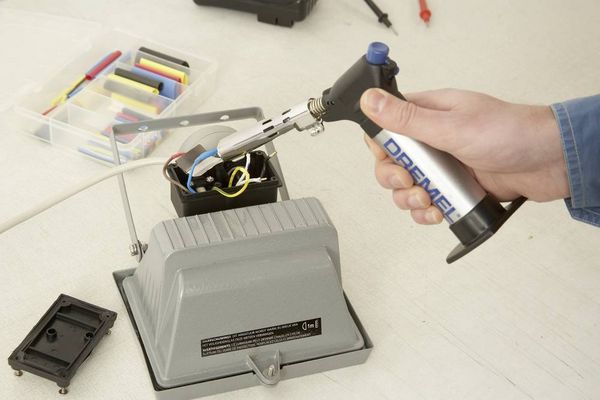 Produktbild: Dremel 2200-5 Versaflame Gasl&ouml;t-Set Hei&szlig;gasd&uuml;se, L&ouml;tspitze 550 - 1200 &deg;C inkl. Piezoz&uuml;nder