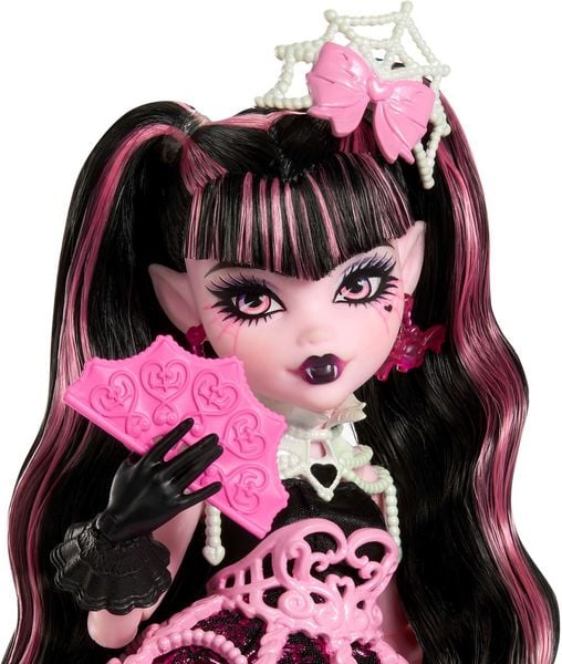 Produktbild: Monster High Scary Sweet Birthday Draculaura-Puppe im Partykleid mit Ballon und Geschenk