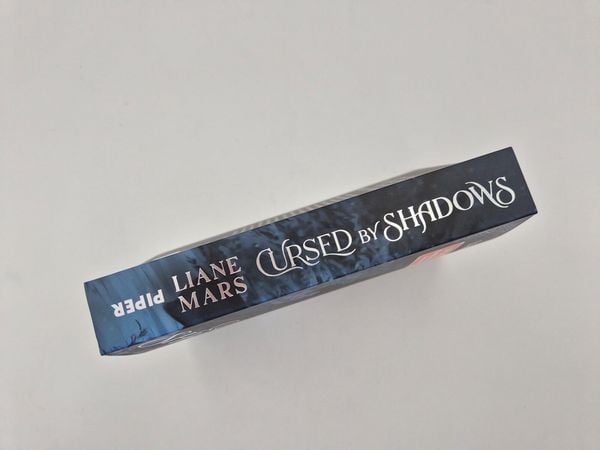 Produktbild: Cursed by Shadows