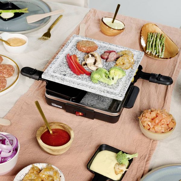Produktbild: Tristar RA-2745 Raclette Antihaftbeschichtung, Kontrollleuchte, 4 Pf&auml;nnchen, mit Grillstein Schwarz, Grau