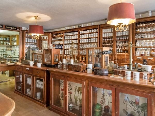 Produktbild: CALVENDO Puzzle Das Offizin des Apothekenmuseums in biedermeierlicher Wurzelholzausstattung 1000 Teile Lege-Gr&ouml;&szlig;e 64 x 48 cm Foto-Puzzle Bild von Bodo Schmidt / www.bodo-schmidt-photography.com