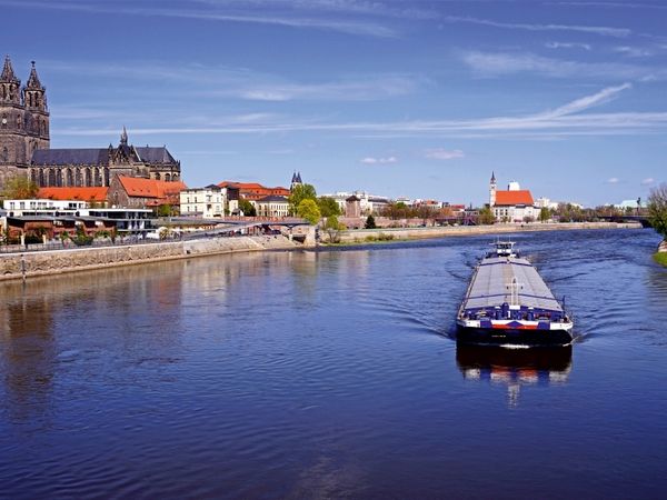 Produktbild: CALVENDO Puzzle Schubeinheit auf der Elbe in Magdeburg | 1000 Teile Lege-Gr&ouml;&szlig;e 64x48cm Foto-Puzzle f&uuml;r gl&uuml;ckliche Stunden