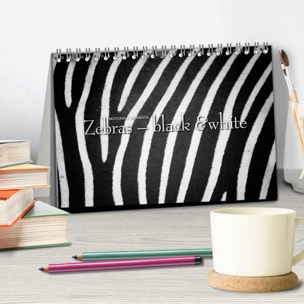 Produktbild: Emotionale Momente: Zebras - black & white. (Tischkalender 2026 DIN A5 quer), CALVENDO Monatskalender