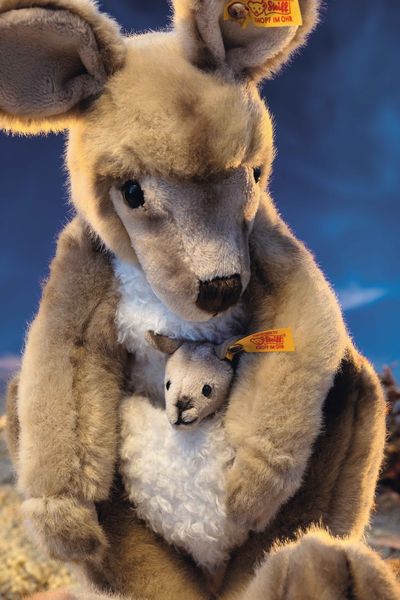 Produktbild: Steiff 064623 - Kango K&auml;nguru mit Baby, stehend, beige, Webpelz, 40 cm