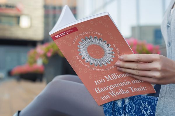 Produktbild: 100 Millionen Haargummis &ndash; und ein Wodka Tonic