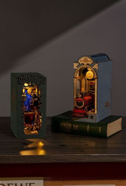 Produktbild: Book Nook DIY B&uuml;cherecke Magic House