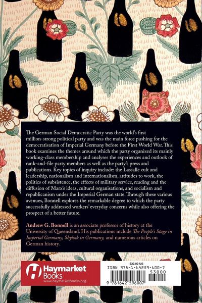 Produktbild: Red Banners, Books and Beer Mugs