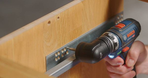Produktbild: Bosch Professional GSR 12V-15 FlexiClick 06019F6000 Akku-Bohrschrauber 12 V 2 Ah Li-Ion inkl. 2. Akku, inkl. Ladeger&auml;t, mit Zubeh&ouml;r, inkl. Koffer